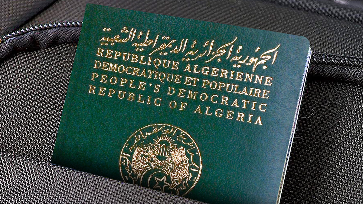 Pasaporte de la República de Argelia - <a target="_blank" data-cke-saved-href="https://depositphotos.com/es/?/" href="https://depositphotos.com/es/?/">Depositphotos</a>