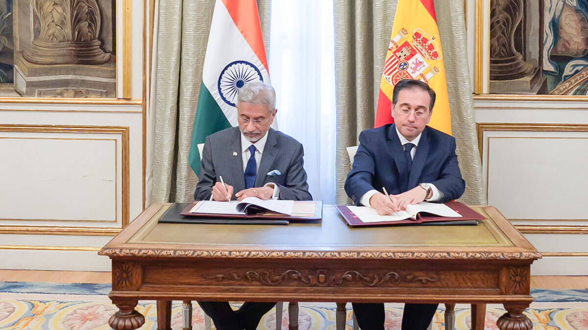 <p>Firma de acuerdos sobre Cooperación Deportiva y sobre Desarrollo Urbano Sostenible - PHOTO/ @jmalbares<br />
</p>