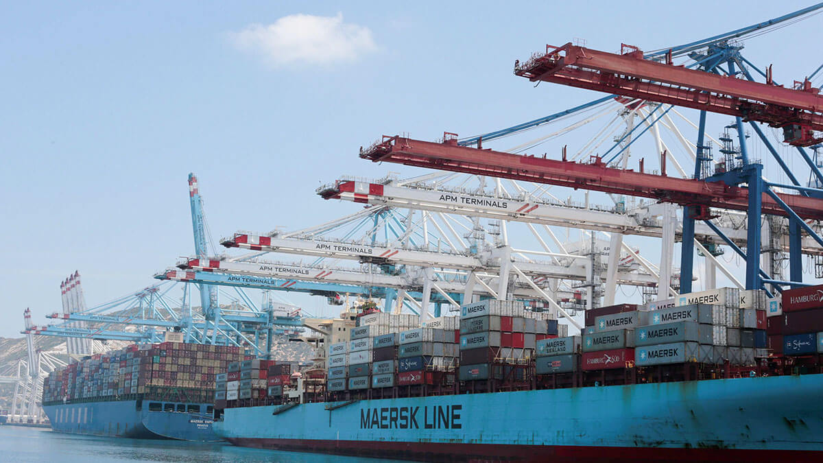 Buque portacontenedores de la empresa Maersk - REUTERS/ YOUSSEF BOUDIAL
