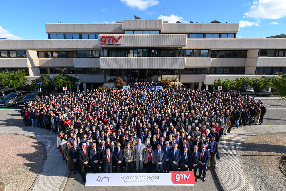 Foto de familia del 17 de enero que recoge una pequeña parte de los 3.500 profesionales de GMV. El grupo tiene sedes en Barcelona, Madrid, Sevilla, Valencia, Valladolid y Zaragoza y en 11 filiales en Europa, América y Asia - PHOTO/GMV 