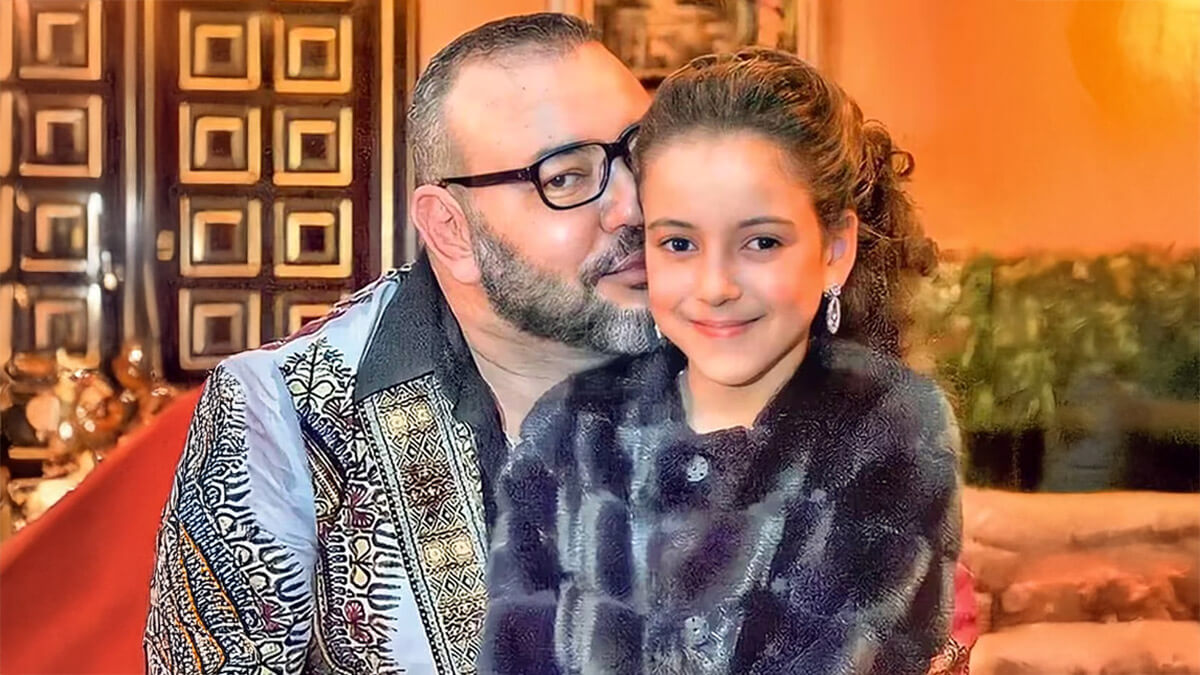 <p>La princesa Lalla Khadija, en una imagen de archivo, con su padre, el rey Mohamed VI - PHOTO/PALACIO REAL DE MARRUECOS/MAP/ COLECCIÓN PRIVADA </p>
