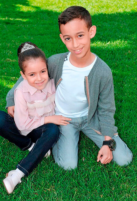 <p>La princesa junto a su hermano, el príncipe heredero Moulay Hassan - PHOTO/PALACIO REAL DE MARRUECOS/MAP/COLECCIÓN PRIVADA </p>