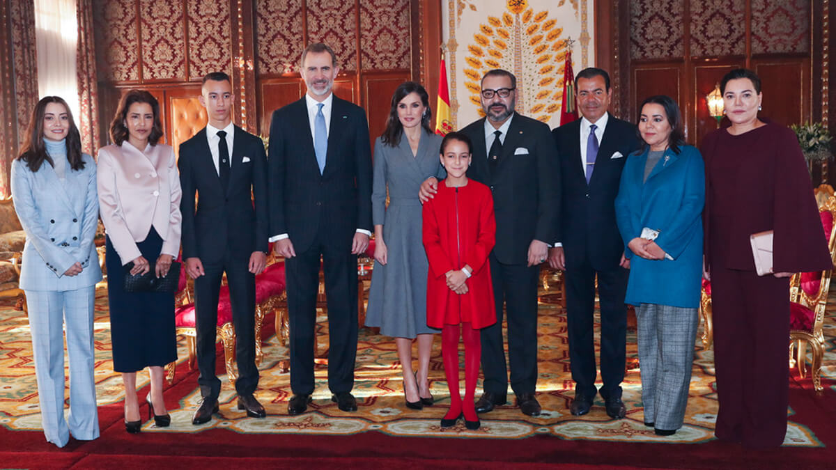 <p>Los reyes de España con la Familia Real de Marruecos - PHOTO/MAP </p>