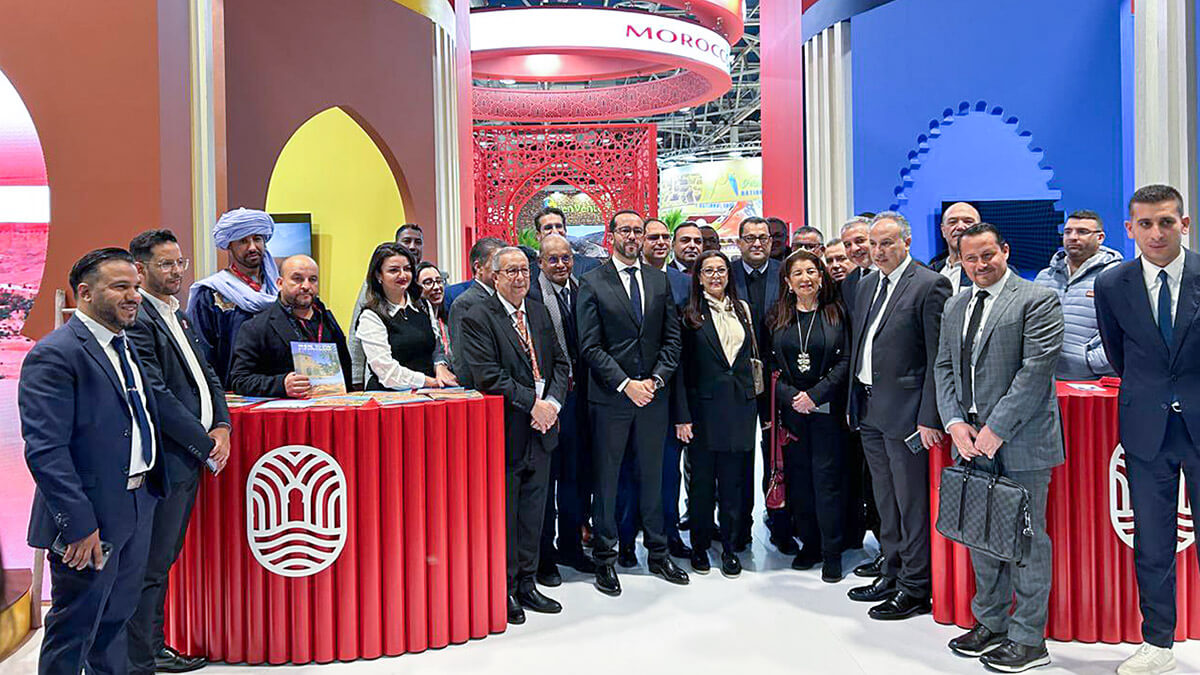 Delegación de Marruecos con la embajadora en España, Karima Benyaich, en el centro en el stand de Marruecos en la Feria Internacional de Turismo celebrada en Madrid - PHOTO/@MoroccoInEsp