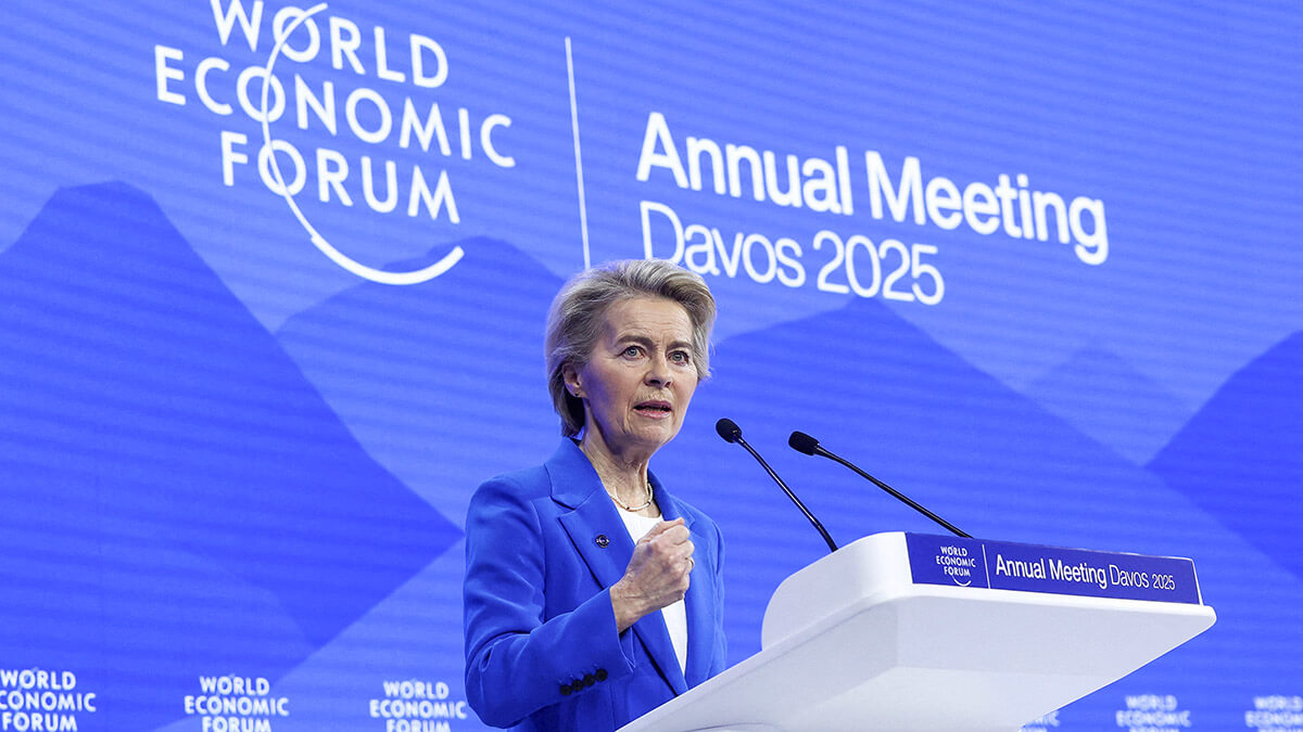 <p>La presidenta de la Comisión Europea, Ursula von der Leyen, pronuncia un discurso especial durante la 55ª reunión anual del Foro Económico Mundial (WEF) en Davos, Suiza, el 21 de enero de 2025 - REUTERS/YVES HERMAN</p>