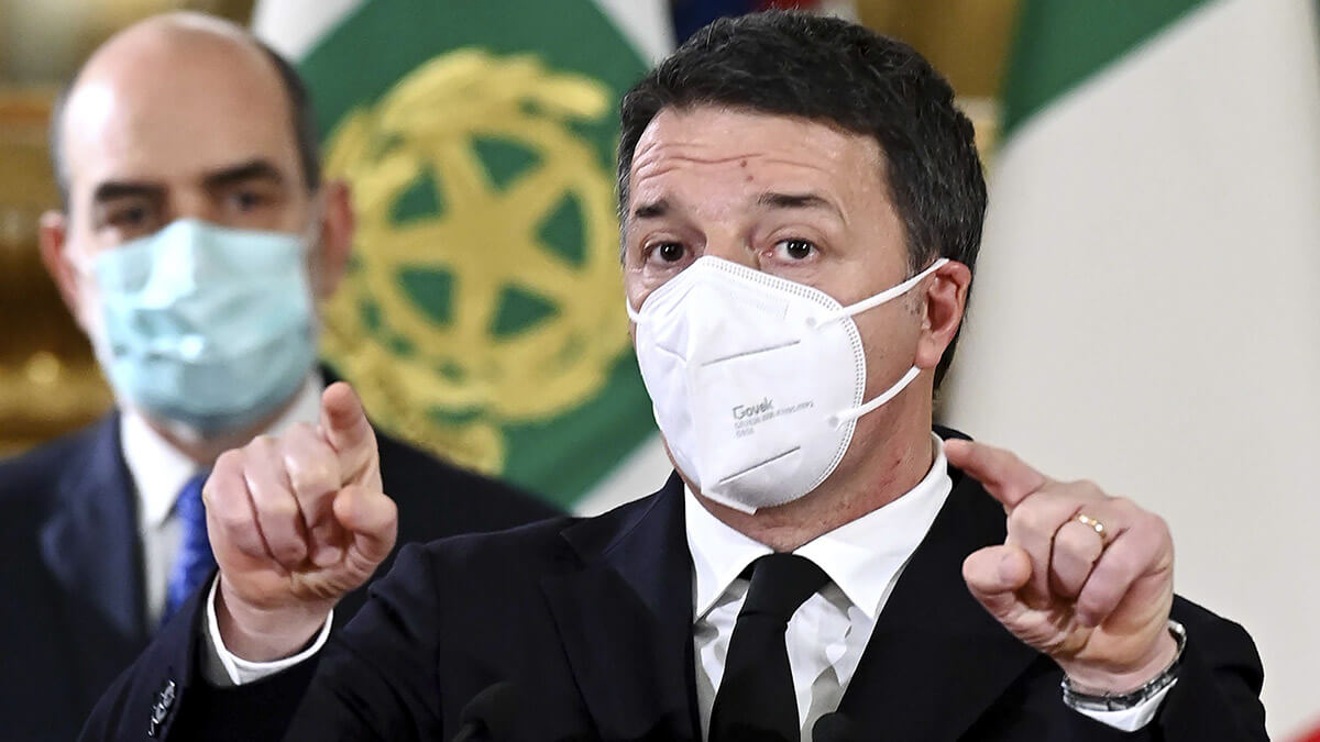<p>El líder del partido Italia Viva, Matteo Renzi, responde a las preguntas de los periodistas en el palacio del Quirinal en Roma el jueves 28 de enero de 2021 - AP/ ANDREAS SOLARO</p>