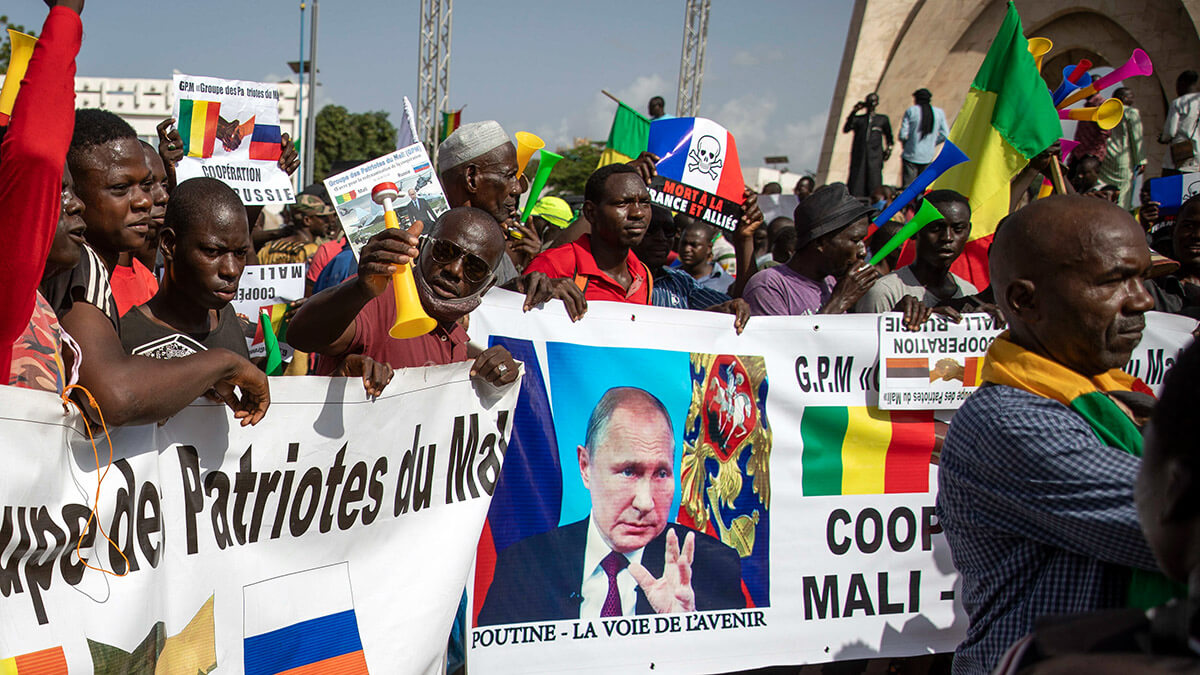 Malíes se manifiestan contra Francia y en apoyo a Rusia en el 60 aniversario de la independencia de la República de Malí en 1960, en Bamako, Malí, el 22 de septiembre de 2020 - PHOTO/ AP