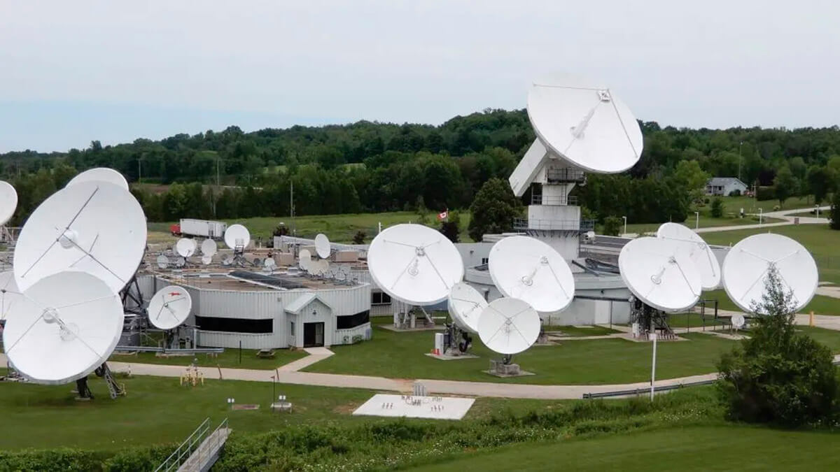 La OTAN dispone al menos de dos grandes tele puertos en Europa para enlazar con los satélites de Estados Unidos, Francia, Italia y Reino Unido que hasta el momento le brindan comunicaciones seguras de voz y datos - PHOTO/Telesat 