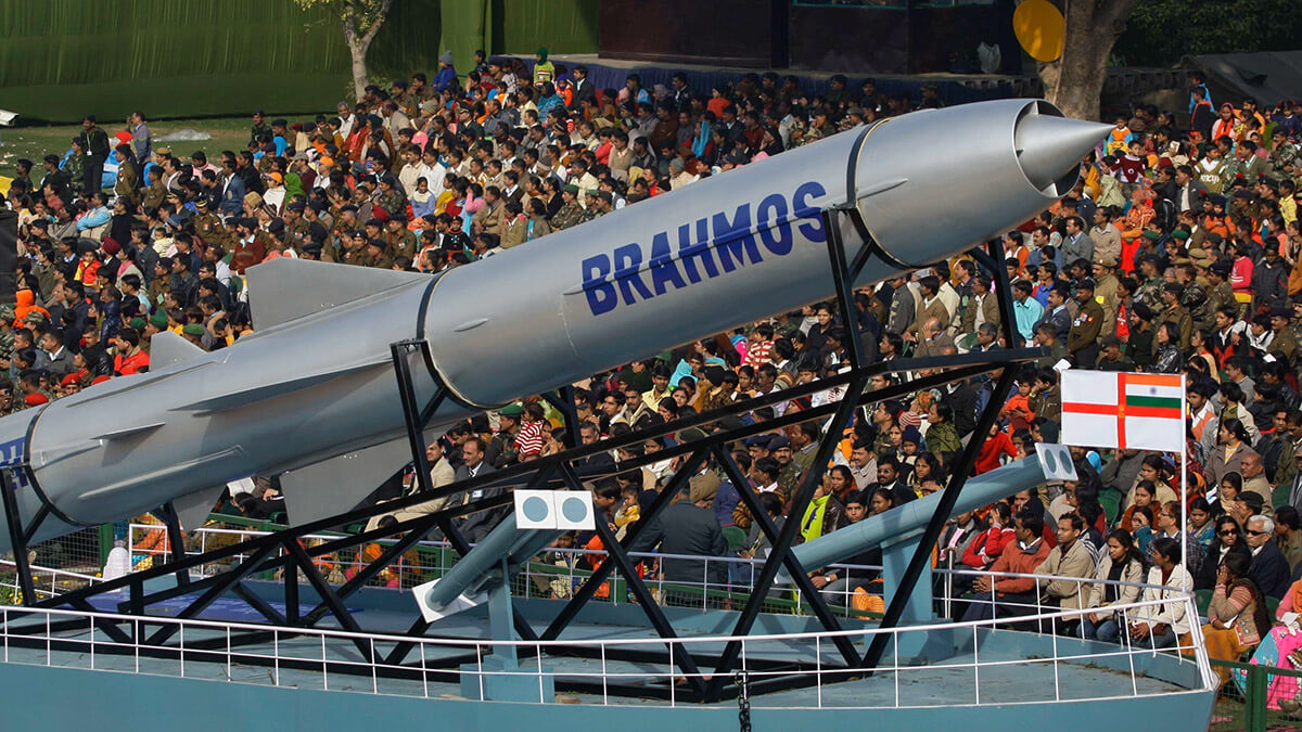 Un misil Brahmos se exhibe en el ensayo del desfile del Día de la República en Nueva Delhi, India - AP/ GURINDER OSAN