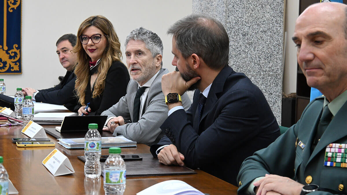 Grande-Marlaska ha mantenido previamente una reunión operativa y de coordinación con la delegada del Gobierno, y con los máximos responsables de Policía Nacional y Guardia Civil en Extranjería y Fronteras y en la ciudad autónoma - PHOTO/ @DelegGobMl
