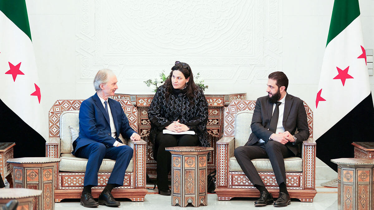 <p>El enviado especial de la ONU para Siria, Geir Pederson, se reúne con el líder de facto de Siria, Ahmed al-Sharaa, también conocido como Abu Mohammed al-Golani, en Damasco, Siria el 20 de enero de 2025 - PHOTO/ REUTERS</p>