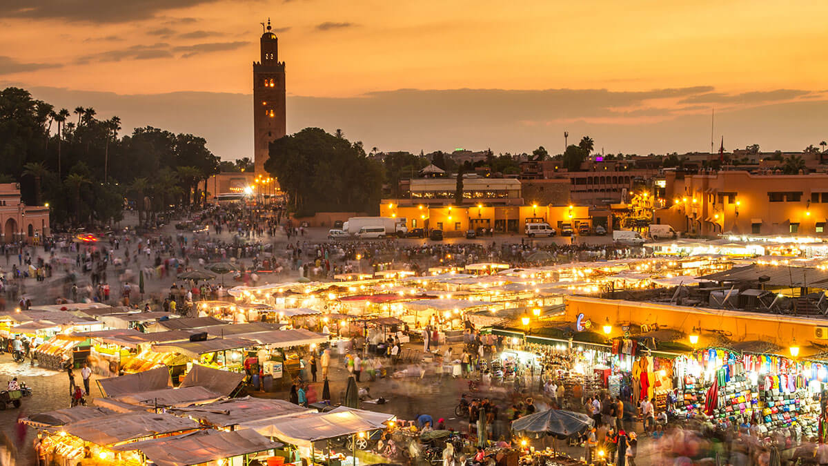 Plaza de Jemaa el Fna en Marrakech, Marruecos - <a data-cke-saved-href="https://depositphotos.com/es/?/" href="https://depositphotos.com/es/?/">Depositphotos</a>