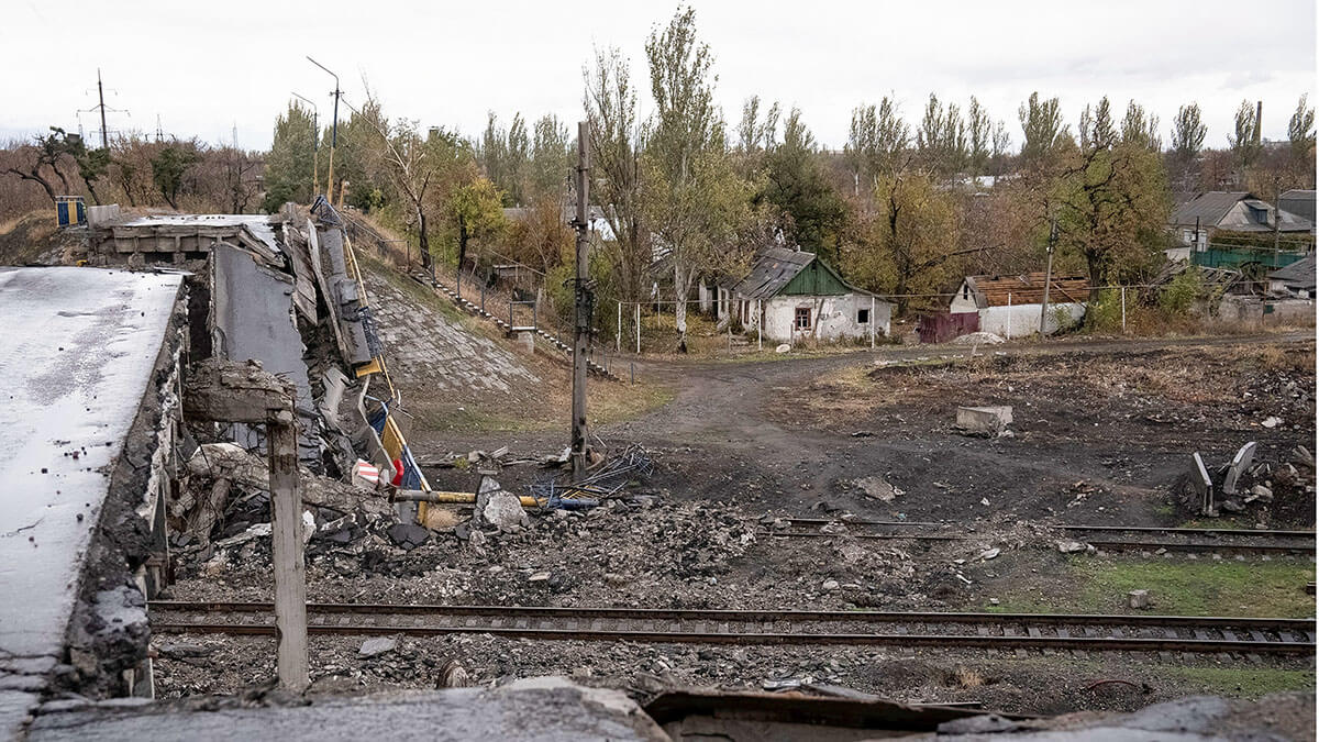 Fotografia de archivo, puente destruido, en medio del ataque de Rusia a Ucrania, en la ciudad de Pokrovsk en la región de Donetsk, Ucrania, el 4 de noviembre de 2024 - REUTERS/ INNA VARENYTSIA