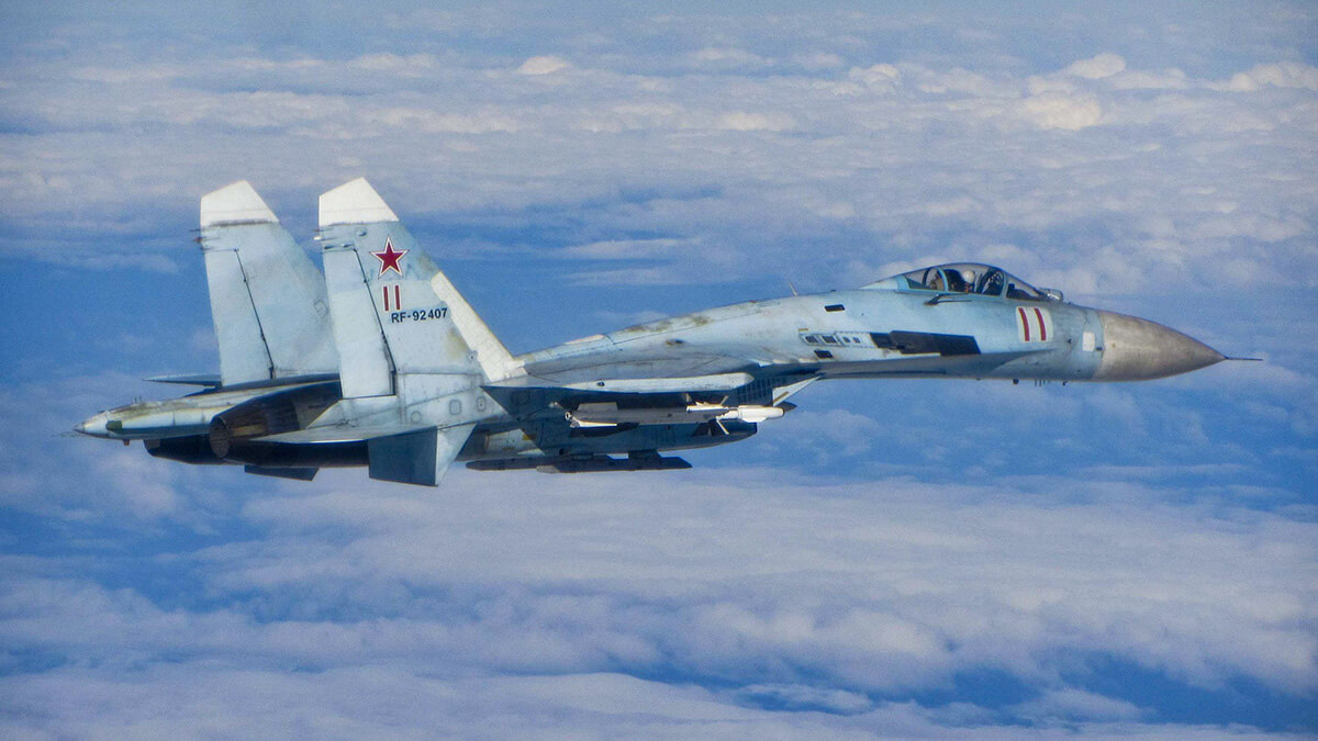 <p>Un caza ruso Sukhoi Su-27 vuela en el espacio aéreo internacional cerca de los Estados bálticos - REUTERS/RAF/MoD/Crown Copyright/Handout via Reuters</p>