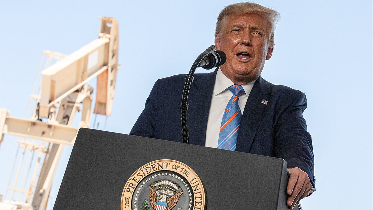 El presidente estadounidense Donald Trump pronuncia un discurso durante una visita a la plataforma petrolera Double Eagle Energy en Midland, Texas, EE. UU., el 29 de julio de 2020 - REUTERS/CARLOS BERRIA