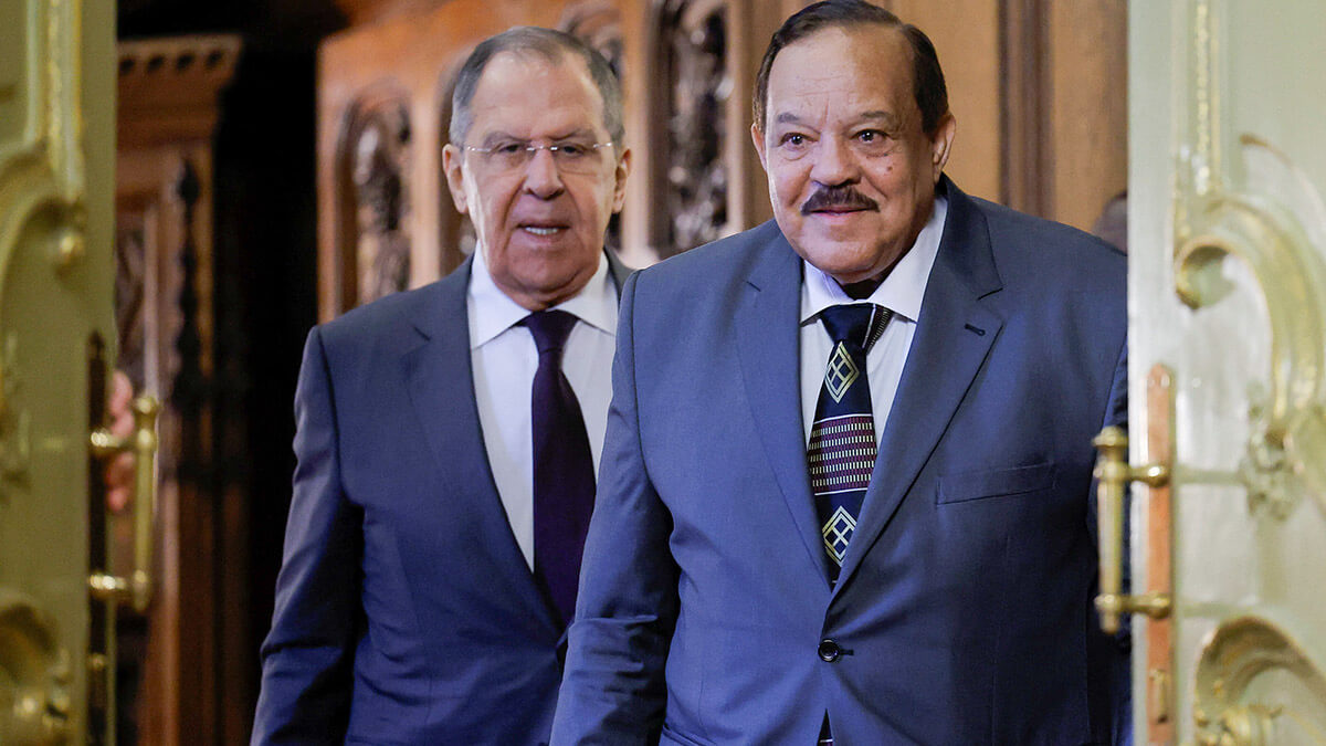 <p>El ministro de Asuntos Exteriores ruso, Sergei Lavrov, y su homólogo sudanés, Ali Yousuf Al-Sharif, asisten a una conferencia de prensa después de sus conversaciones en Moscú, Rusia, el 12 de febrero de 2025 - REUTERS/ MAXIM SHEMETOV</p>
