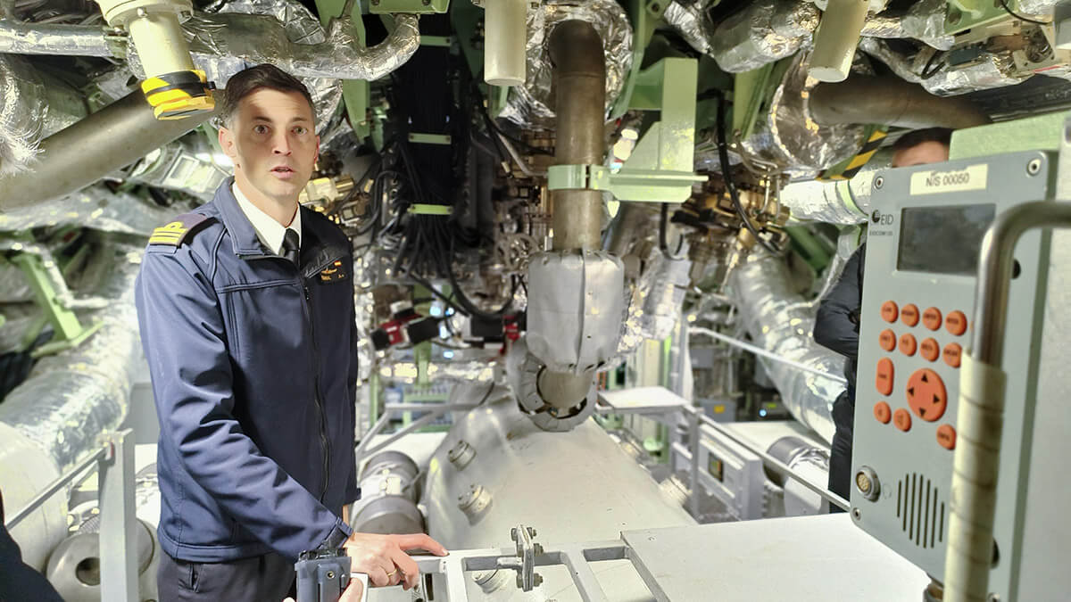 Los submarinos gozan de una tercera dimensión que no cumplen los barcos de superficie ya que en inmersión no sólo podemos modificar el rumbo y cambiar la dirección en modo horizontal, sino también cambiar de profundidad - PHOTO/JPons