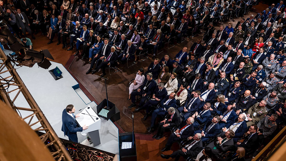 Decenas de jefes de Estado, de Gobierno, ministros, altos cargos políticos y mandos militares acudieron a Múnich para escuchar al vicepresidente Vance afirmar que los europeos no saben lo que están defendiendo - PHOTO - MSC/Conzelmann