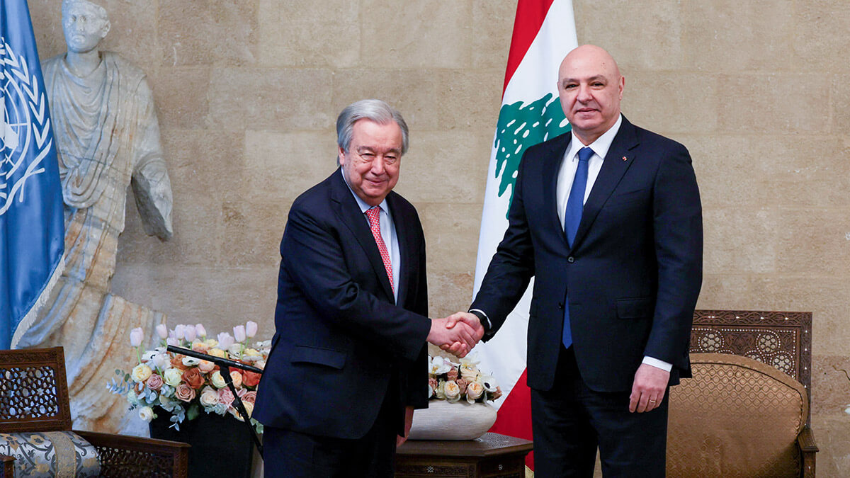 El secretario general de Naciones Unidas, Antonio Guterres, se reúne con el presidente libanés Joseph Aoun en el palacio presidencial, en Baabda, Líbano, el 18 de enero de 2025 - REUTERS/ MOHAMED AZAKIR