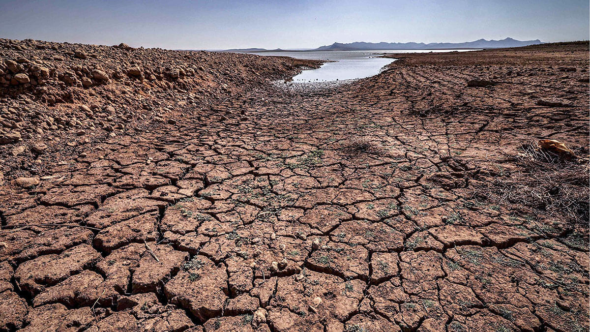 <p>Una imagen muestra la tierra agrietada en la presa de Al-Massira en la aldea de Ouled Essi Masseoud, a unos 140 kilómetros (85 millas) al sur de la capital económica de Marruecos, Casablanca - PHOTO/ARCHIVO</p>