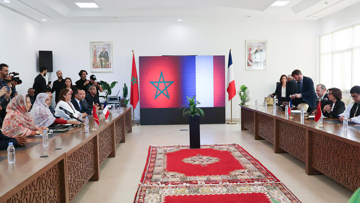 Durante su visita a Marruecos, Macron prometió que su país estaría activo “diplomáticamente” en las Naciones Unidas y la Unión Europea para apoyar la propuesta marroquí - PHOTO/@datirachida