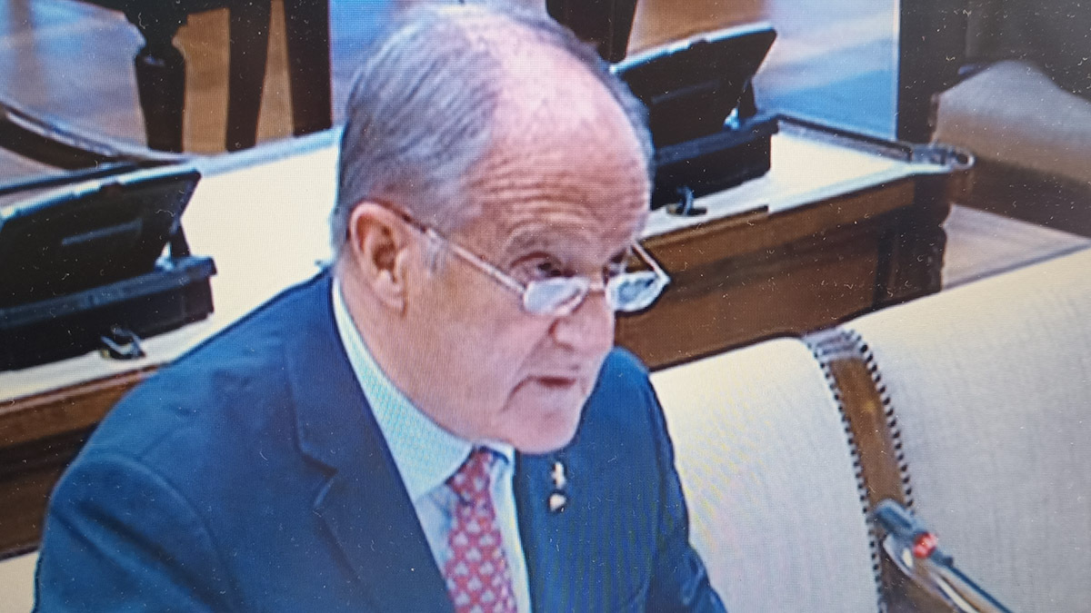 El portavoz de Vox, general Alberto Asarta, ha citado que hace cuatro meses que el contratista principal informó a la Comisión de Defensa que había 25 vehículos preparados para entregar, pero que aún no tenían la certificación - PHOTO/JPons