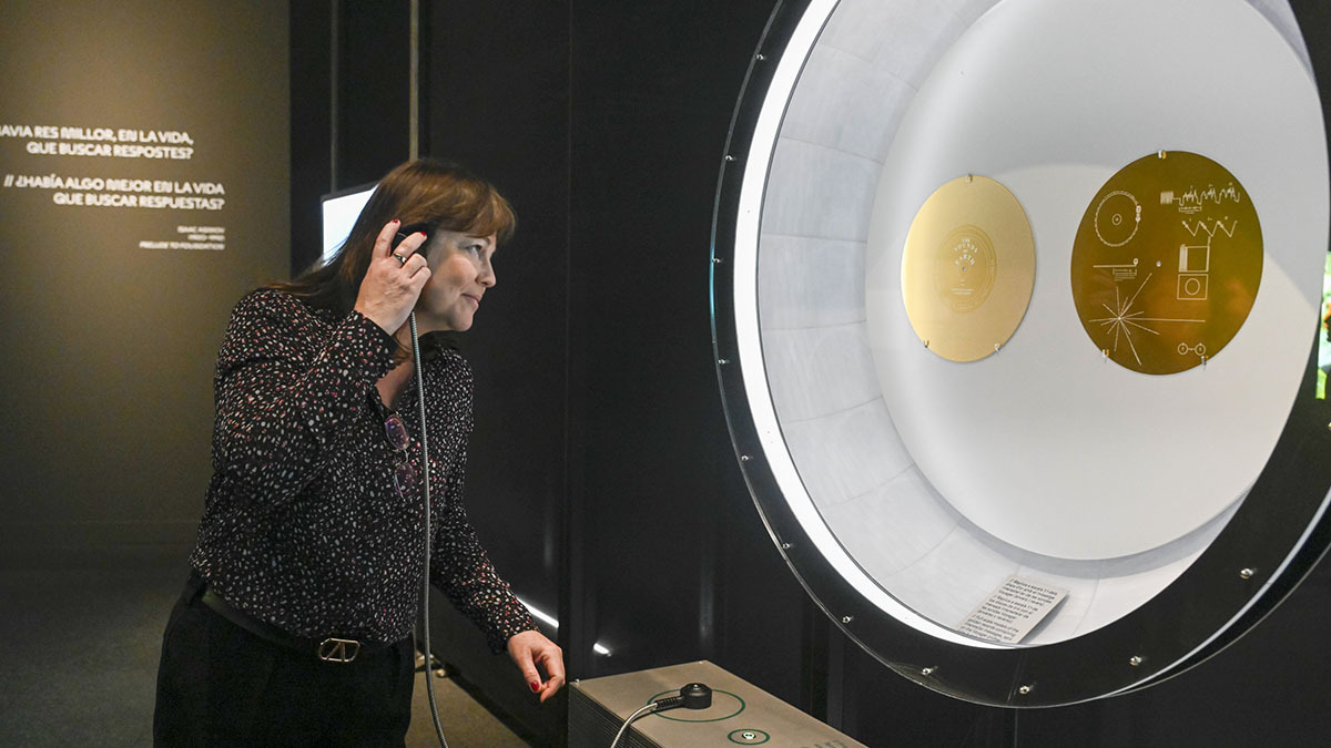 <p>En la exposición se puede escuchar parte de los audios de los discos de oro de las sondas Voyager PHOTO/ Fundación "la Caixa"</p>
