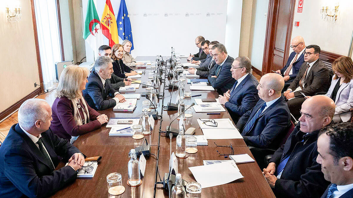 Fernando Grande-Marlaska, ministro del Interior, Rafael Pérez, secretario de Estado de Seguridad; Susana Crisóstomo, la subsecretaria del Ministerio del Interior; y Elena Garzón, directora general de Relaciones Internacionales y Extranjería; junto a Ibrahim Merad, ministro del Interior y del Gobierno Local de Argelia; Ali Badaoui, el director general de Seguridad Nacional; Boualem Bouglaf, y el director general de Protección Civil - PHOTO/ MINISTERIO DEL INTERIOR