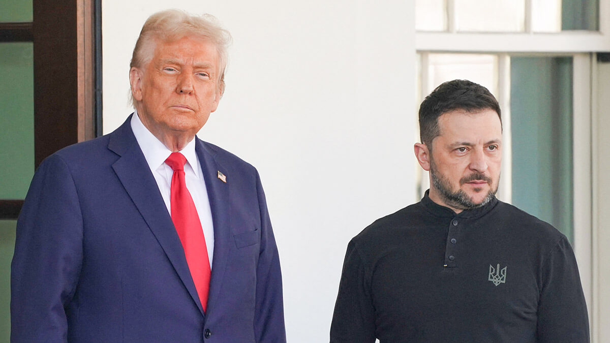 El presidente estadounidense Donald Trump y el presidente ucraniano Volodymyr Zelenskiy el día de una reunión en la Casa Blanca en Washington, DC, EE.UU., el 28 de febrero de 2025 - REUTERS/ BATHAN HOWARD