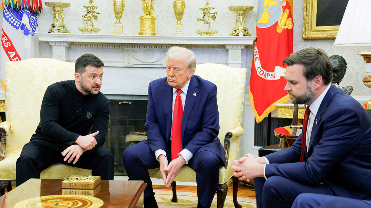 El presidente estadounidense Donald Trump se reúne con el presidente ucraniano Volodymyr Zelenskiy en la Casa Blanca en Washington, DC, EE.UU., el 28 de febrero de 2025 - REUTERS/ BRIAN SNYDER
