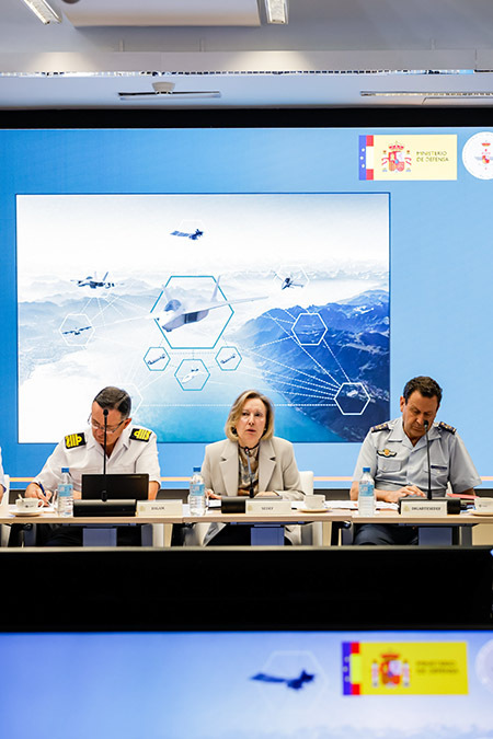 La secretaria de Estado Amparo Valcarce jamás se ha expresado sobre la importancia de las imágenes de la constelación CSO para la seguridad de las tropas españolas en el exterior. En consonancia, tampoco sus directores generales - PHOTO/MDE
