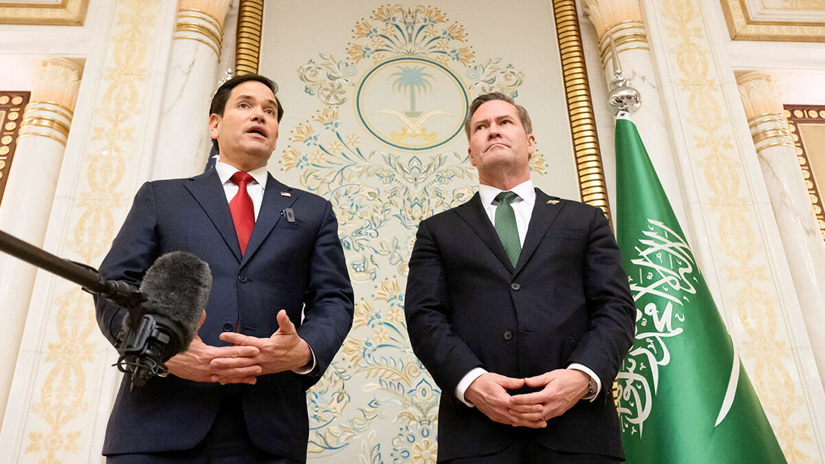 El secretario de Estado estadounidense, Marco Rubio, y el asesor de seguridad nacional, Mike Waltz, después de reunirse con una delegación ucraniana en Yeda - PHOTO/ SAUL LOEB VIA REUTERS
