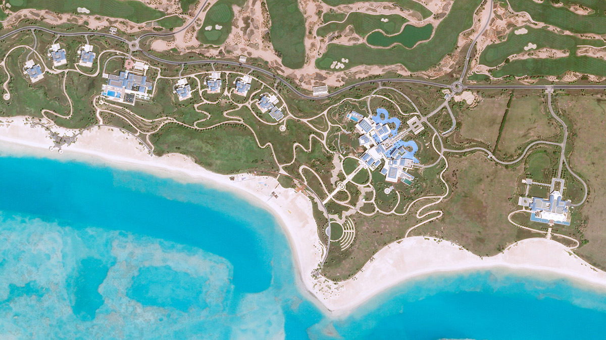Foto satelital de Planet Labs PBC muestra palacios cerca de la futura ciudad de NEOM, Arabia Saudí, el 7 de septiembre de 2021 - PHOTO/Planet Labs PBC vía AP