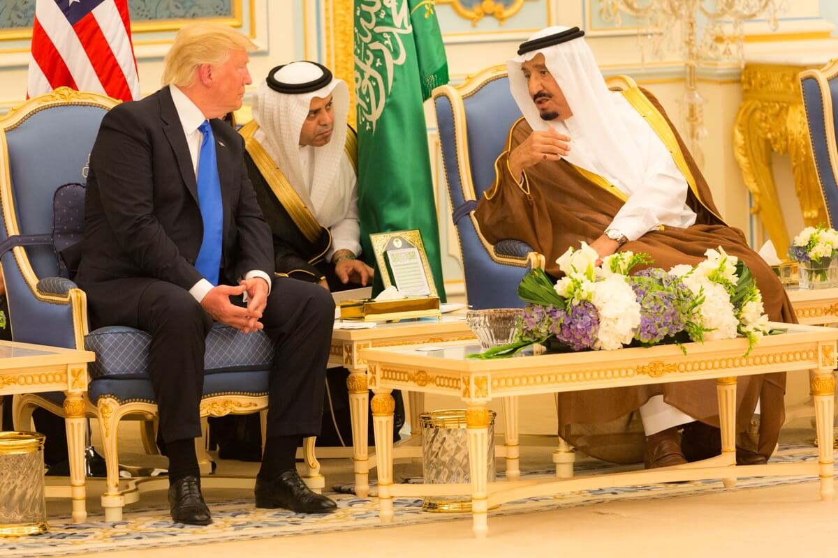 Las estrechas relaciones entre Trump, el rey Salman y su heredero se remontan al primer mandato del actual presidente norteamericano, cuya primera visita internacional fue al reino saudí - PHOTO/Official White House photo by Shealah Craighead