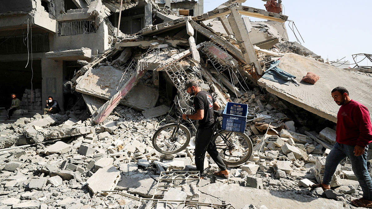 Rests de un edificio en Jabalia, en el norte de la Franja de Gaza, el 18 de marzo de 2025 - REUTERS/ MAHMOUD ISSA