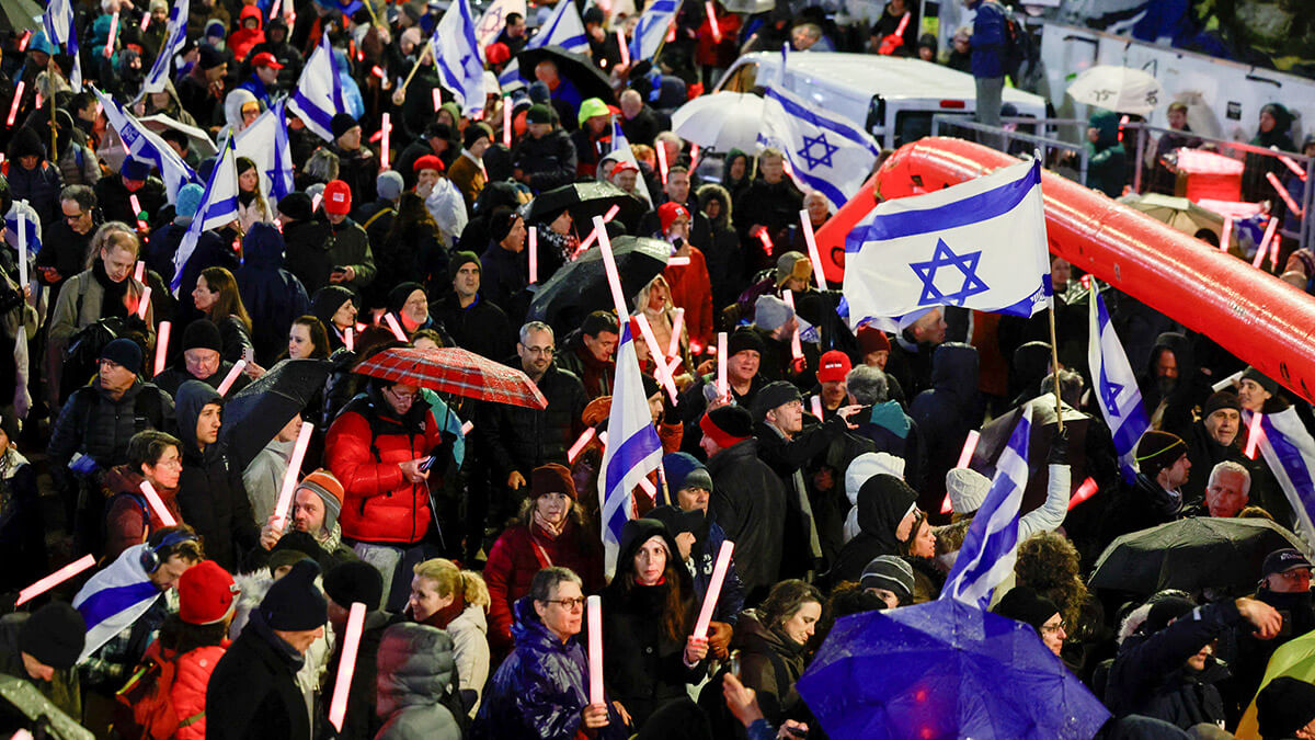 <p>Manifestación contra el gobierno israelí y el primer ministro israelí, Benjamin Netanyahu - REUTERS/ AMMAR AWADA </p>