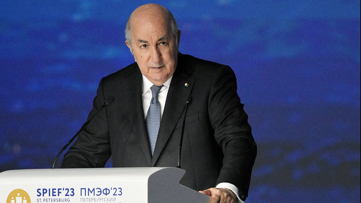El presidente argelino, Abdelmadjid Tebboune, pronuncia un discurso durante una sesión del Foro Económico Internacional de San Petersburgo (SPIEF) en San Petersburgo, Rusia, el 16 de junio de 2023 - Photo cortesía de RIA Novosti vía REUTERS