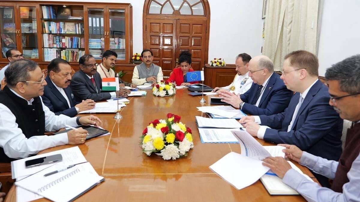 Bruselas aspira a que países como India sean beneficiarios de la iniciativa de rearmar Europa. El comisario de Defensa y Espacio, Kubilius, se reunió el 28 de febrero en Nueva Delhi con sus responsables de espacio - PHOTO/Andrius Kubilius X