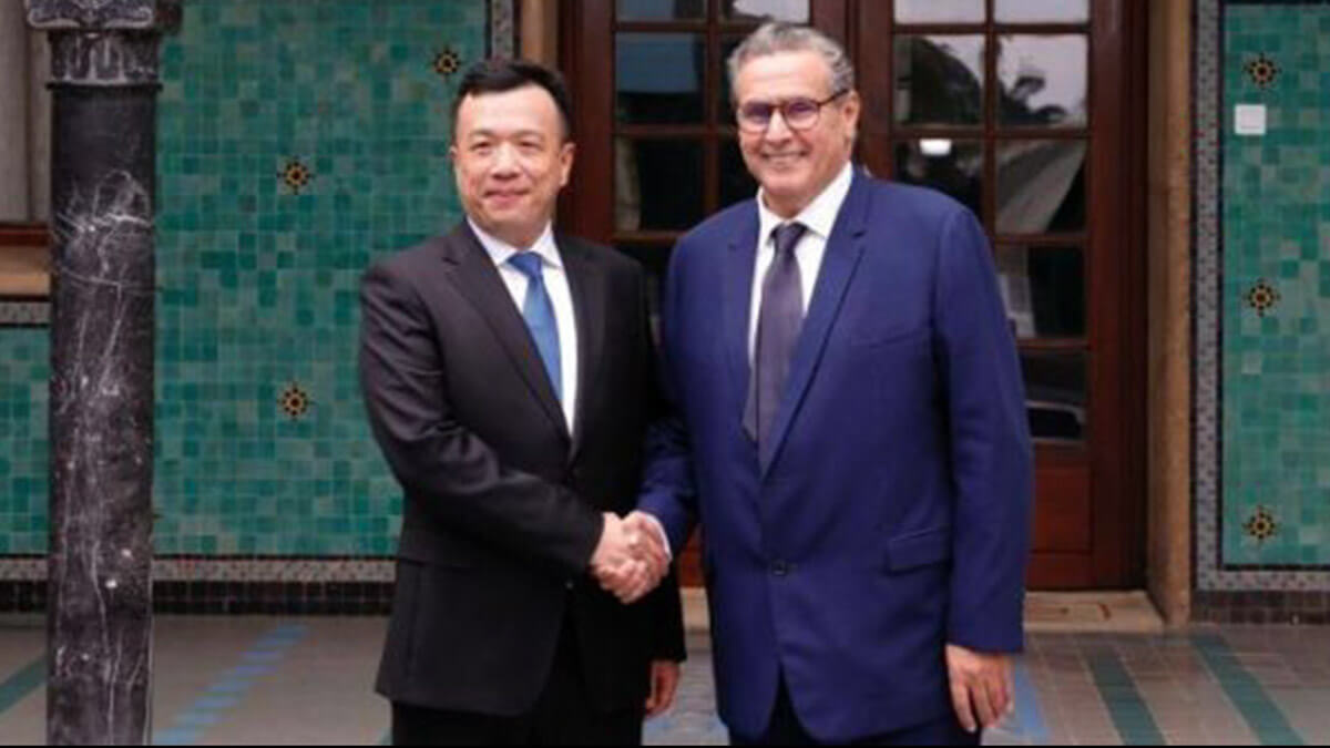 El presidente Aziz Akhannouch, junto a Xu Lei, presidente de Sunrise Group