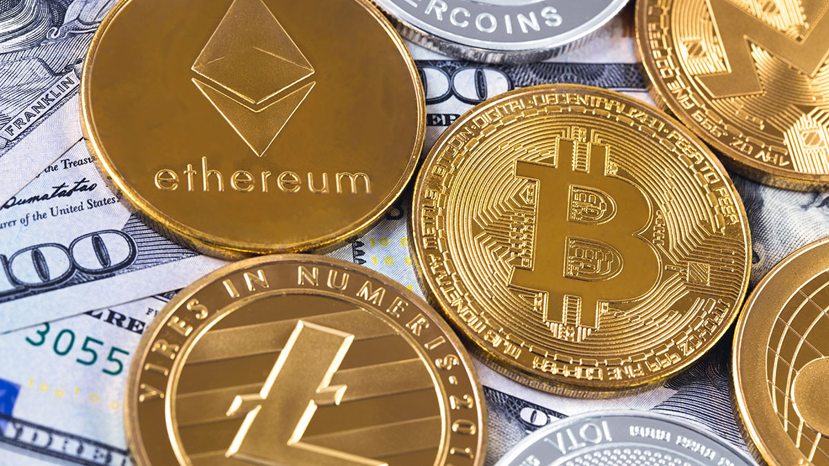 Representación de las monedas virtuales Bitcoin, Litecoin y Etherum - <a data-cke-saved-href="https://depositphotos.com/es/?/" href="https://depositphotos.com/es/?/">Depositphotos</a>