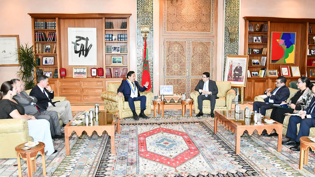 Nasser Bourita junto al presidente del Parlamento Andino, Gustavo Pacheco Villar, quien expresó su pleno apoyo a la integridad territorial y la soberanía de Marruecos sobre todo su territorio, incluida la región del Sahara - PHOTO/@MarocDiplomatie