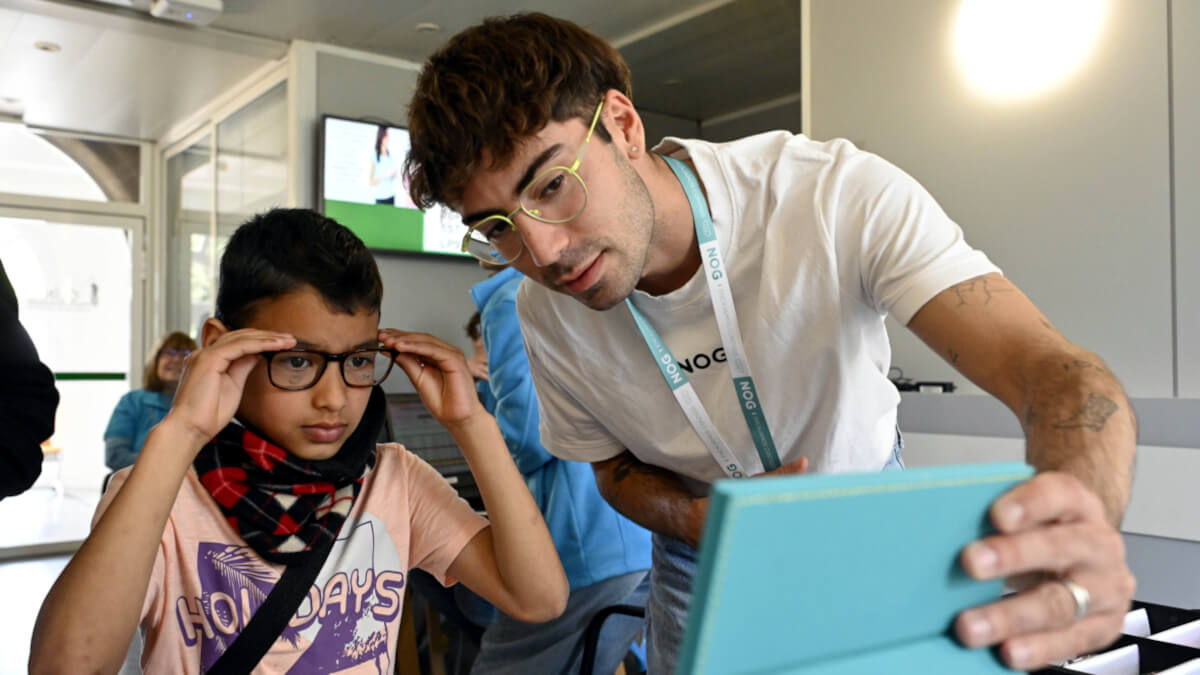 <p>Los menores que necesitaban gafas han podido escoger entre 50 modelos diferentes - PHOTO/FUNDACIÓN LA CAIXA</p>
