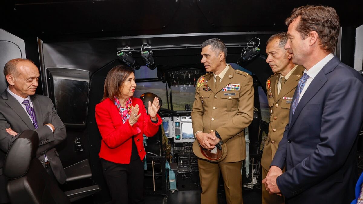 Visita simulador Chinook CH-47F - PHOTO/INDRA