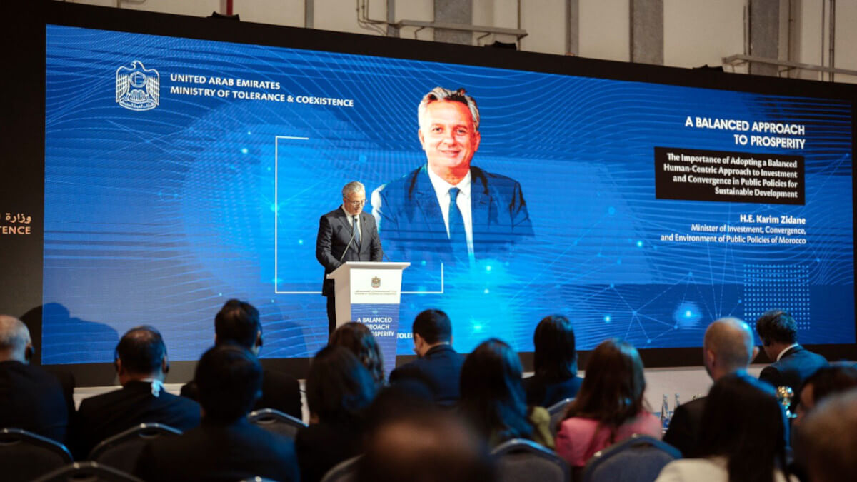 Karim Zidane, ministro delegado de Inversión, Convergencia y Evaluación de Políticas Públicas dando el discurso de inauguración de la 14º edición del AIM Congress de Abu Dabi, Emiratos Árabes Unidos - PHOTO/MINISTERIO DE INVERSIONES DE MARRUECOS