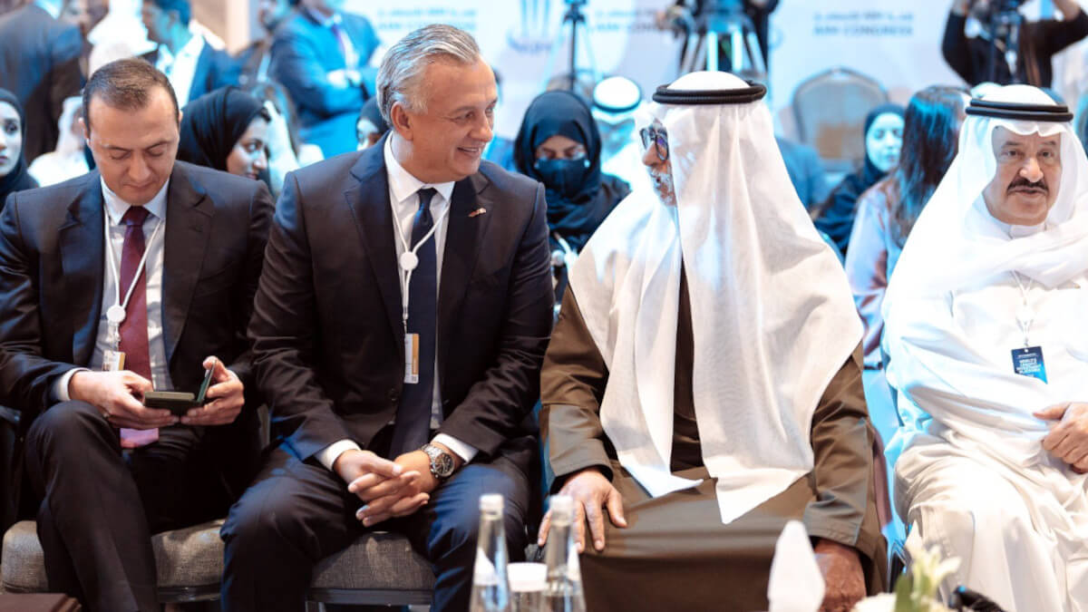 Karim Zidane, ministro delegado de Inversión, Convergencia y Evaluación de Políticas Públicas, junto a Thani bin Ahmed Al-Zeyoudi, ministro de Estado de Comercio Exterior de los Emiratos Árabes Unidos, durante la 14º edición del AIM Congress celebrado en Abu Dabi, Emiratos Árabes Unidos - PHOTO/MINISTERIO DE INVERSIONES DE MARRUECOS
