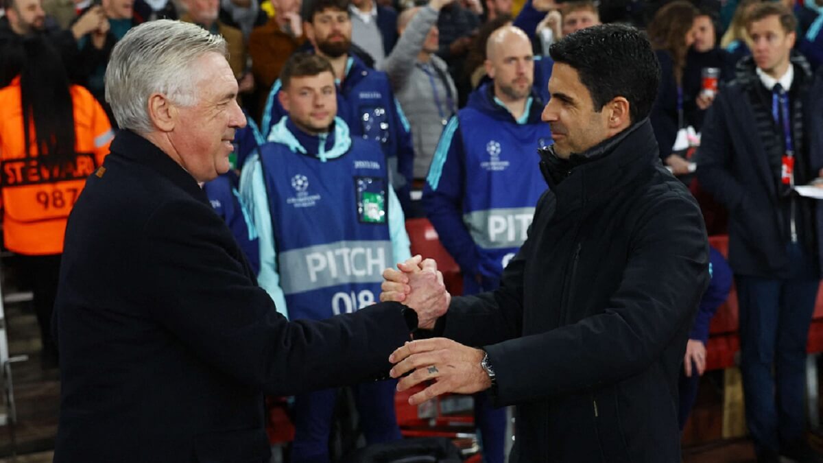 Carlo Ancelotti y Mikel Arteta en el partido entre el Arsenal y el Real Madrid de Champions League - PHOTO/REUTERS/MATTHEW CHILDS