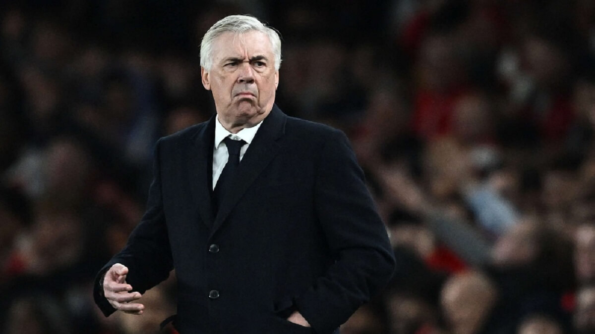 Carlo Ancelotti en el partido entre el Arsenal y el Real Madrid de Champions League - PHOTO/REUTERS/DYLAN MARTÍNEZ