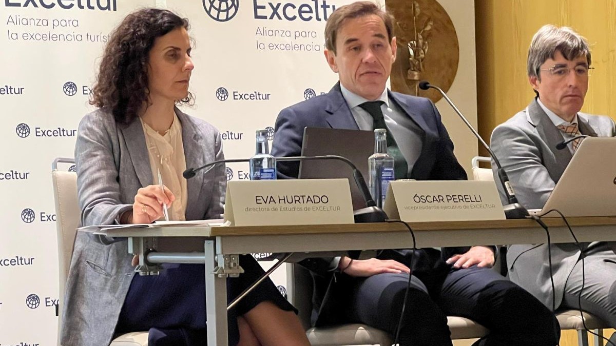 Eva Hurtado, directora de Estudios de EXCELTUR y Óscar Perelli, vicepresidente ejecutivo de EXCELTUR