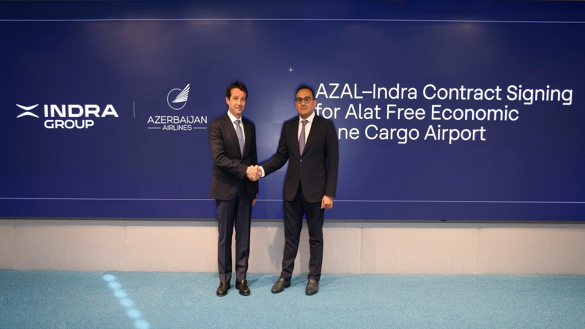 Firma del acuerdo entre Indra y Azerbaijan Airlines