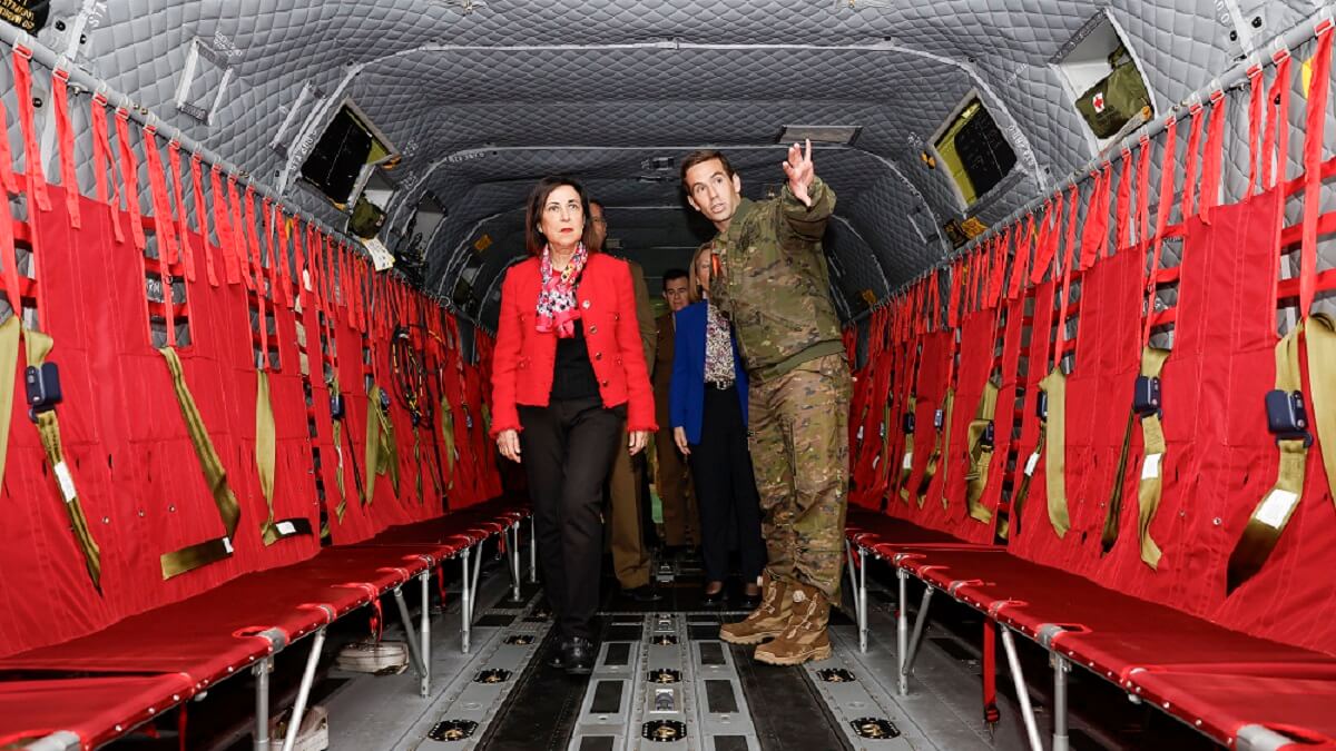 Ni el presidente Sánchez ni la ministra de Defensa, Margarita Robles (en imagen) han encontrado en tres años la ocasión para obtener la autorización del Consejo de Ministros. Ahora toca correr para llegar a tiempo del relevo - PHOTO/MDE-Marco Romero